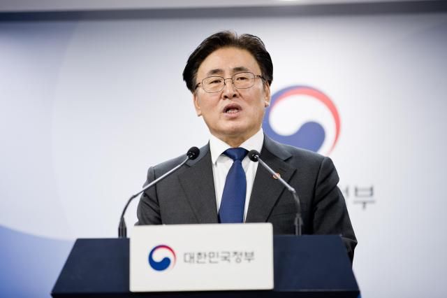 유상임 과학기술정보통신부 장관이 4일 서울 종로구 정부서울청사에서 2025년도 1월 핵심과제 추진 상황과 2월 계획을 브리핑하고 있는 모습 사진과학기술정보통신부