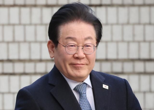 이재명 더불어민주당 대표가 5일 서울 서초구 서울고등법원에서 열린 공직선거법 위반 사건 2심 속행 공판에 출석하고 있다 사진연합뉴스