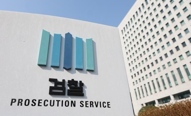 심우정 검찰총장이 10일 윤석열 대통령 구속취소에 항고하지 않은 것에 대해 적법한 절차에 따랐다며 사퇴 요구를 일축했다 사진은 이날 오후 서울 서초구 대검찰청의 모습 2025310 사진연합뉴스