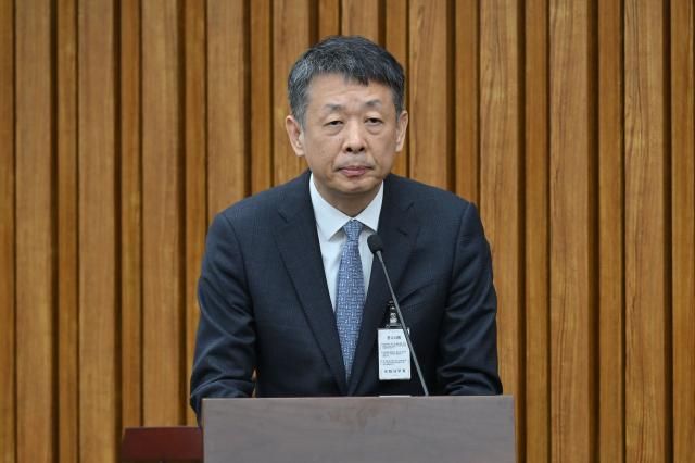 답하는 김광일MBK 파트너스 부회장 서울연합뉴스 18일 국회에서 열린 정무위 전체회의 홈플러스·MBK 파트너스 및 삼부토건 관련 긴급 현안질의에서 김광일MBK 파트너스 부회장 겸 홈플러스 공동 대표가 의원들의 질의에 답하고 있다 2025318 국회사진기자단 photoynacokr2025-03-18 123859 저작권자 ⓒ ㈜연합뉴스 무단 전재 재배포 금지 AI 학습 및 활용 금지저작권자 ⓒ ㈜연합뉴스 무단 전재 재배포 금지 AI 학습 및 활용 금지