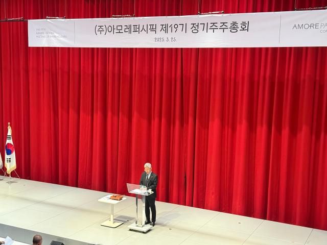 김승환 아모레퍼시픽 대표이사가 25일 서울 용산구 소재 아모레퍼시픽 본사에서 진행된 제19기 정기주주총회에 참석해 인사말을 하고 있다 사진아모레퍼시픽