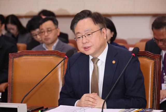 조규홍 보건복지부 장관이 26일 국회에서 열린 법제사법위원회 전체회의에서 보건의료기본법 일부개정법률안 등과 관련 의원질의에 답하고 있다 2025326 사진연합뉴스 