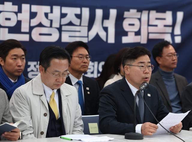 박찬대 더불어민주당 원내대표가 27일 서울 종로구 광화문 천막당사에서 열린 정책조정회의에서 발언하고 있다 사진연합뉴스