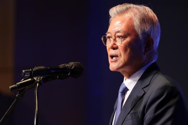 지난해 9월 20일 전남 영암군 호텔 현대 바이라한 목포 컨벤션홀에서 열린 9·19 평양 공동선언 6주년 전남 평화 회의에서 문재인 전 대통령이 발언하고 있다 사진연합뉴스