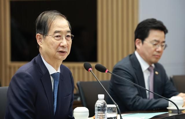 한덕수 대통령 권한대행 국무총리가 31일 경기도 SK하이닉스 이천캠퍼스 수펙스SUPEX센터에서 열린 반도체산업 현장 간담회에서 발언하고 있다 사진연합뉴스