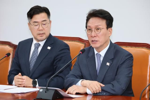 김민석 더불어민주당 최고위원이 30일 서울 여의도 국회에서 열린 기자간담회에서 마은혁 헌법재판관 후보자 임명 등과 관련해 발언하고 있다 사진연합뉴스