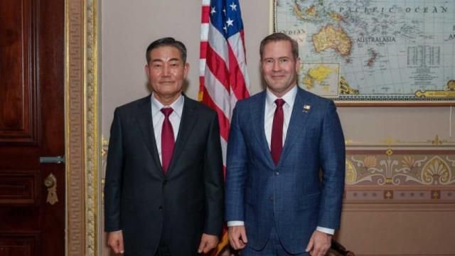 신원식 국가안보실장과 왈츠 미국 국가안보보좌관 사진대통령실 