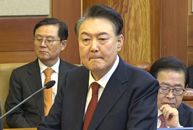 윤석열 대통령이 지난달 25일 구치소에서 나와 서울 종로구 헌법재판소에서 열린 탄핵심판 11차 변론에서 진술하는 모습사진연합뉴스