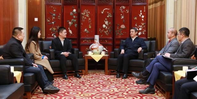 평양에 부임한 관영매체 기자들과 만난 왕야쥔 주북 중국대사오른쪽 두 번째 사진연합뉴스