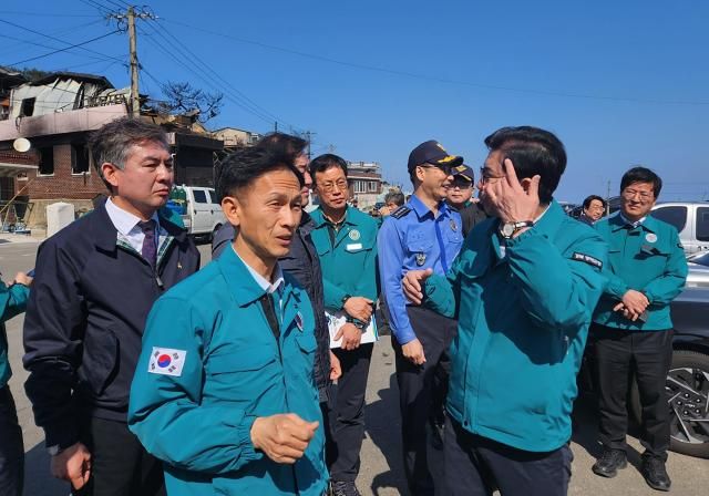 송명달 해양수산부 차관은 1일 영덕 산불 피해현장을 점검했다 사진해양수산부