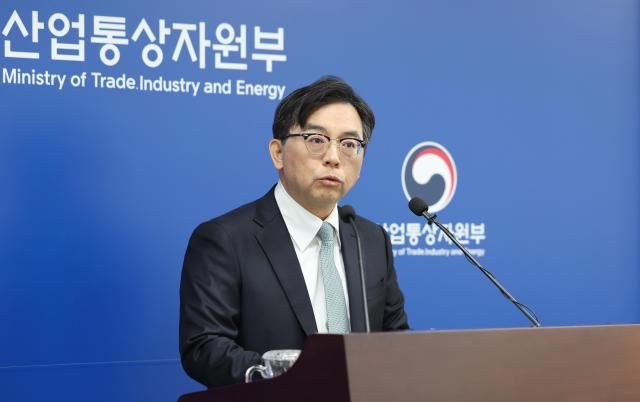 박정성 산업통상자원부 무역투자실장이 1일 산업부 정부세종청사 기자실에서 3월 수출입동향 브리핑을 하고 있다 사진산업통상자원부