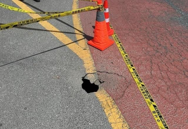 대전 월평동 도로에서 싱크홀이 발생했다 사진대전소방본부