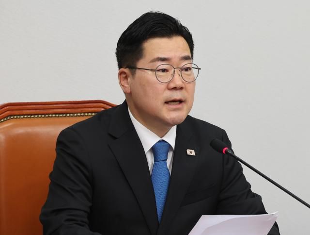 박찬대 더불어민주당 당대표 직무대행 겸 원내대표가 11일 국회에서 열린 최고위원회의에서 발언하고 있다 사진얀합뉴스