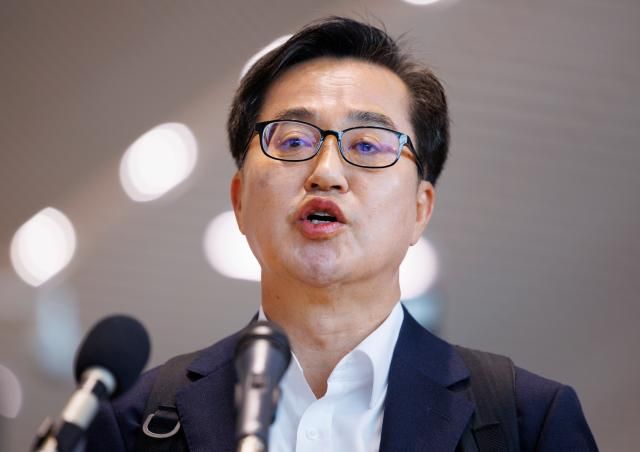 김동연 경기도지사가 9일 인천공항 2터미널에서 제21대 대통령선거 출마 선언을 하고 있다사진연합뉴스