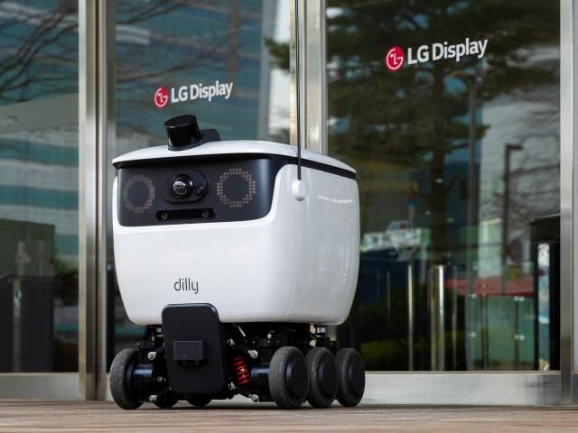 LG디스플레이 파주 사업장에 도입된 자율주행 배달 로봇 사진LG디스플레이