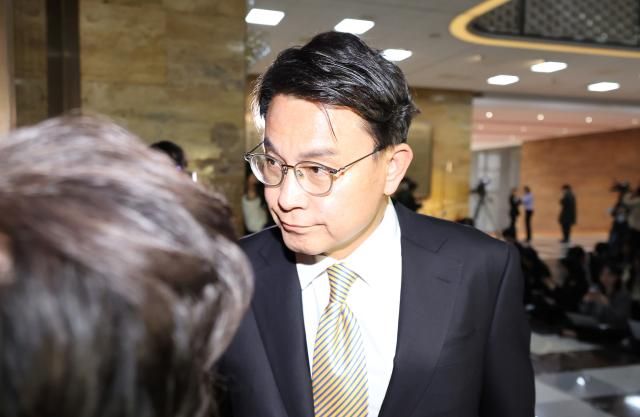 윤상현 국민의힘 의원이 헌재의 윤석열 대통령 탄핵 인용이 발표된 4일 서울 여의도 국회에서 열린 긴급 의원총회에 참석하고 있다 사진연합뉴스