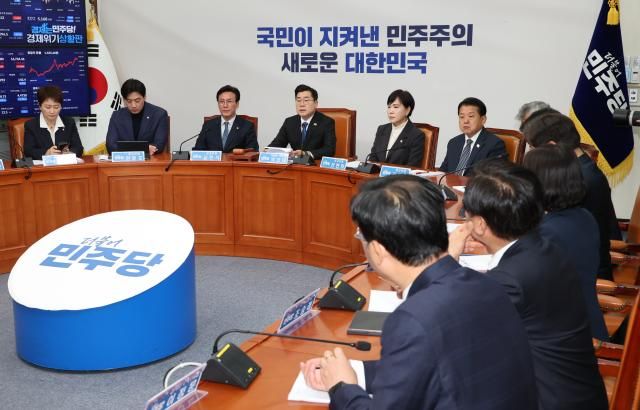 박찬대 더불어민주당 당대표 직무대행 겸 원내대표가 14일 서울 여의도 국회에서 열린 최고위원회의에서 발언하고 있다 사진연합뉴스