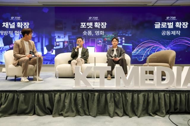 왼쪽부터 정근욱 KT스튜디오지니 대표 신종수 KT 미디어전략본부장 상무 사진KT