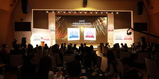 16일 오후 서울 영등포구 한국거래소 컨벤션홀에서 2025 대한민국브랜드대상 대한민국ESG경영대상 시상식이 열렸다 사진유대길 기자 dbeorlf123ajunewscom