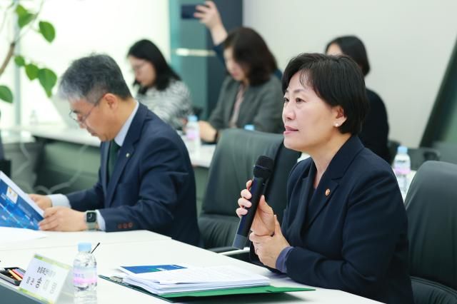 송미령 농림축산식품부 장관이 14일 오후 서울 서초구 aT센터 열린 농수산물온라인도매시장 현장방문 및 간담회에서 발언하고 있다사진연합뉴스