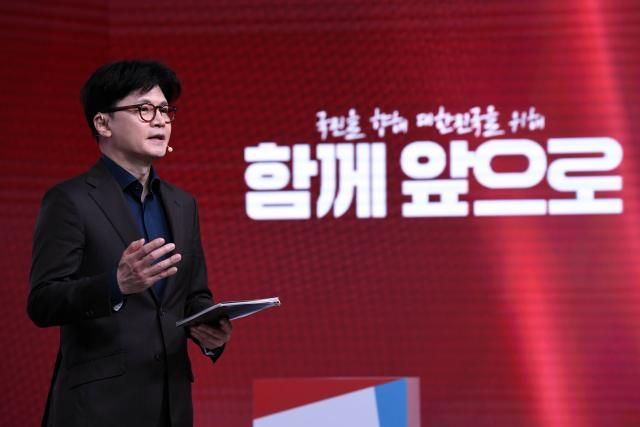 한동훈 국민의힘 대선 경선 후보가 18일 서울 강서구 ASSA아트홀에서 열린 국민의힘 제21대 대통령후보자 1차 경선 비전대회에서 비전을 발표하고 있다 2025418 국회사진기자단