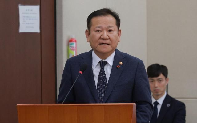 이상민 전 행정안전부 장관이 2024년 12월 5일 오전 서울 여의도 국회에서 열린 비상계엄 관련 행정안전위원회 전체회의에서 업무보고를 하고 있다사진유대길 기자 dbeorlf123ajunewscom