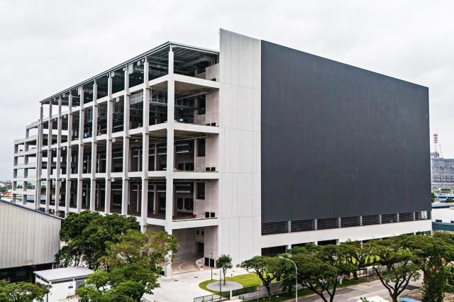 멀티브이 아이가 설치된 싱가포르 물류센터 전경 사진LG전자