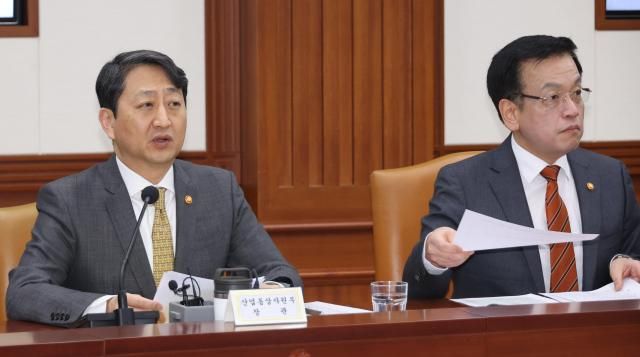 안덕근 산업통상자원부 장관왼쪽과 최상목 경제부총리 겸 기획재정부 장관 사진연합뉴스