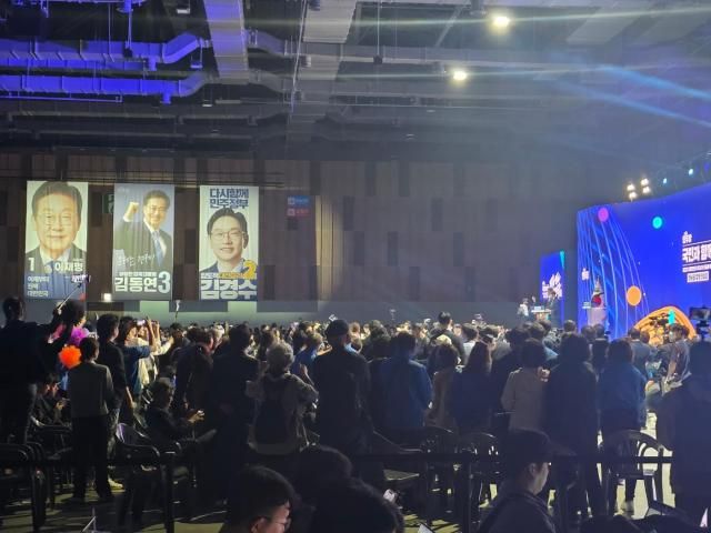 이재명 더불어민주당 대선 예비후보가 영남권 합산 득표율 90을 넘게 받자 환호가 쏟아지고 있다 사진신진영 기자