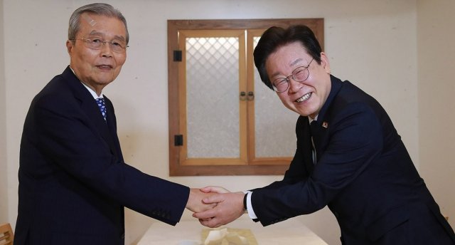 김종인 전 국민의힘 비대위원장 이재명 더불어민주당 대선 예비후보 사진연합뉴스