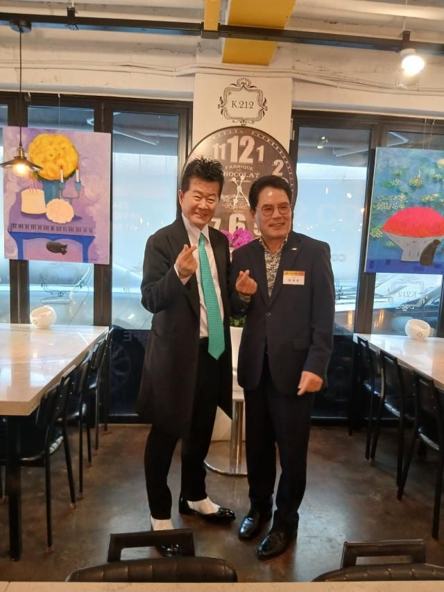 가수 태진아왼쪽와 최세규 한국재능기부협회 이사장 사진한국재능기부협회