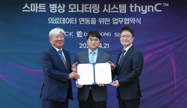 왼쪽부터조선주 ACK 대표 이창재 대웅제약 대표 이영신 씨어스테크놀로지 대표가 업무협약을 체결하고 기념 촬영을 하고 있다 사진대웅제약 