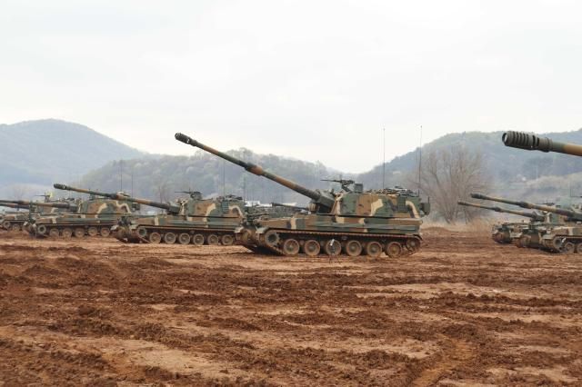 육군 1군단은 21일 경기도 파주에서 포탄 사격훈련을 실시했다 이번 훈련은 919 군사합의로 사격이 중단됐던 美스토리사격장 표적지에 7년만에 재개된 사격이다 1사단 K55A1자주포가 포탄을 발사하고 있다 사진육군 