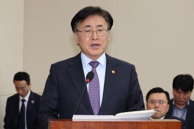 유상임 과학기술정보통신부 장관이 23일 국회 과학기술정보방송통신위원회 전체회의에서 2025년도 제1회 추가경정예산안에 대한 제안설명을 하고 있다 사진연합뉴스