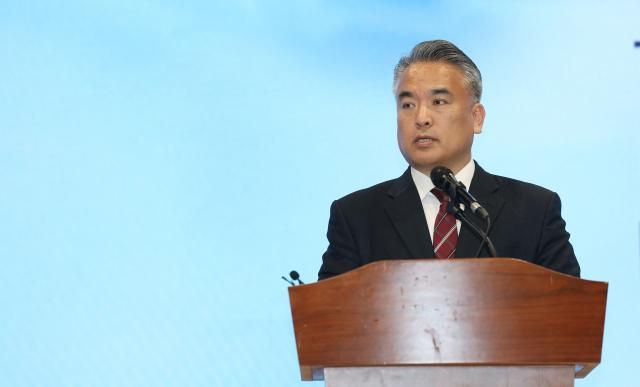  김성근 대한의사협회 대변인이 17일 서울 용산구 의협회관에서 언론 브리핑을 하고 있다사진연합뉴스