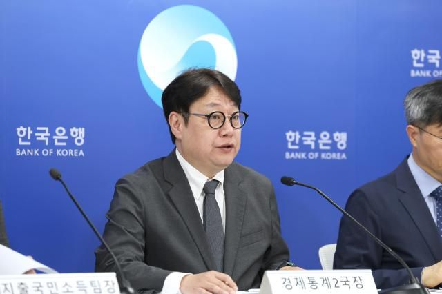 이동원 한국은행 경제통계2국장이 24일 오전 서울 중구 한국은행에서 2025년 14분기 실질 국내총생산속보의 주요 특징을 설명하고 있다 사진한국은행