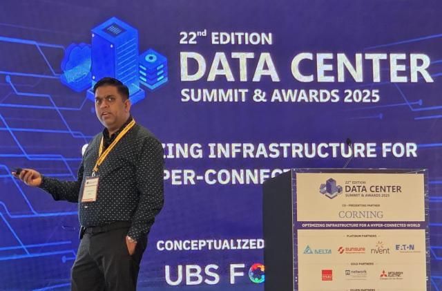 사진1 인도 뭄바이에서 열린 데이터센터 서밋 앤 어워즈Data Center Summit Awards 2025에서 칼틱 크리쉬난Kartik Krishnan 파두 미국법인 미주·인도 영업 및 사업개발 부문 부사장이 기조연설을 하고 있다 사진파두