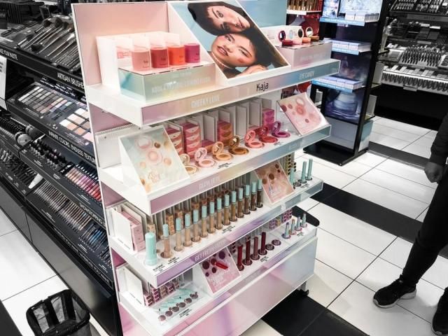 미국 세포라에 진열된 미미박스 제품들 사진미미박스