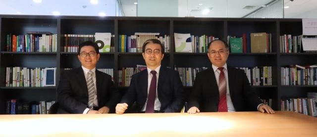 법무법인 원 국방산업팀 좌측부터이태휘 강정우 이수동 변호사 사진법무법인 원