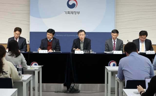 정정훈 전 기획재정부 세제실장가운데 사진연합뉴스