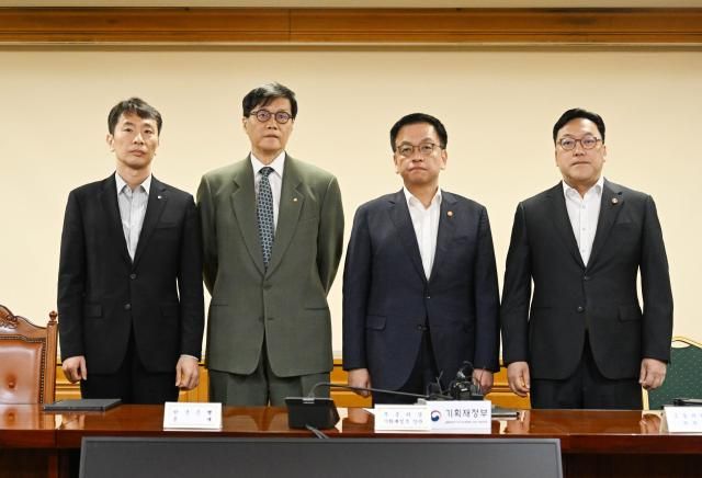 왼쪽부터 이복현 금융감독원장 이창용 한국은행 총재 최상목 부총리 겸 기획재정부 장관 김병환 금융위원장 사진기획재정부