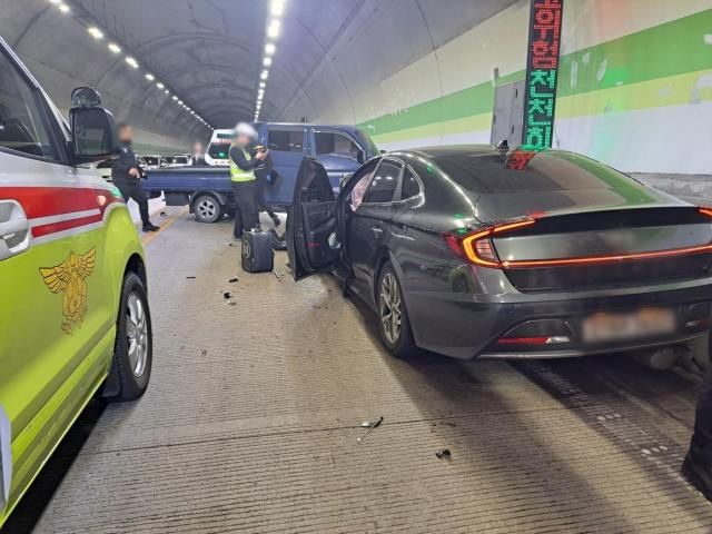 울산 염포산2터널에서 충돌 사고가 발생했다 사진울산경찰청