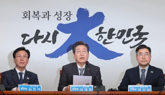 이재명 더불어민주당 대표가 4일 서울 여의도 국회에서 헌법재판소의 윤석열 대통령 파면 선고에 대한 입장을 밝히고 있다 사진연합뉴스