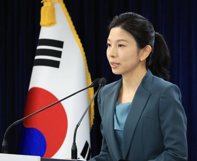 김인애 통일부 부대변인이 4일 서울 종로구 정부서울청사에서 정례브리핑을 하고 있다 사진연합뉴스