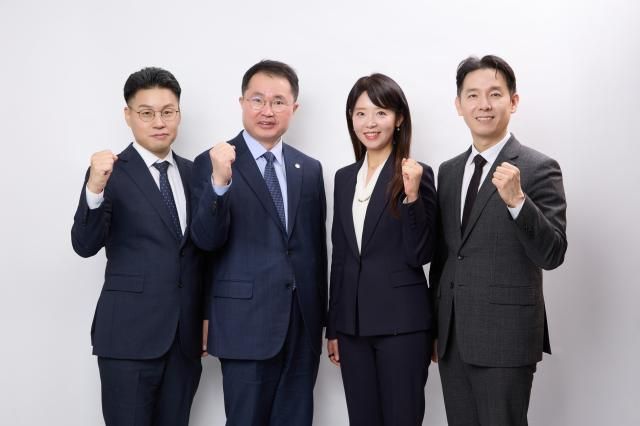 왼쪽부터 김상천·여운국·김숙정·허윤 변호사사진법무법인 동인 