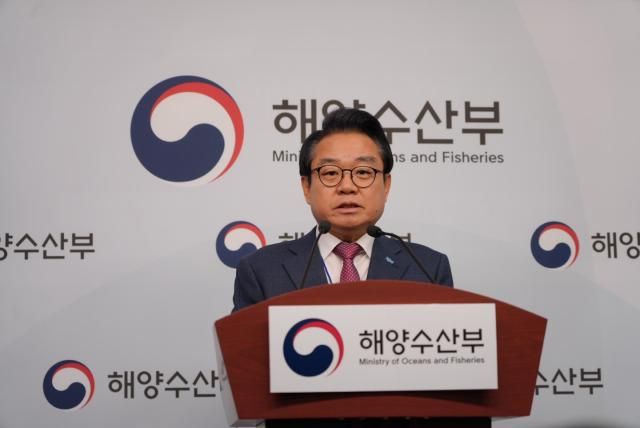 안병길 한국해양진흥공사 사장이 8일 정부세종청사 해양수산부 기자실에서 인공지능 전환AX 사업에 대해 설명하고 있다 사진한국해양진흥공사