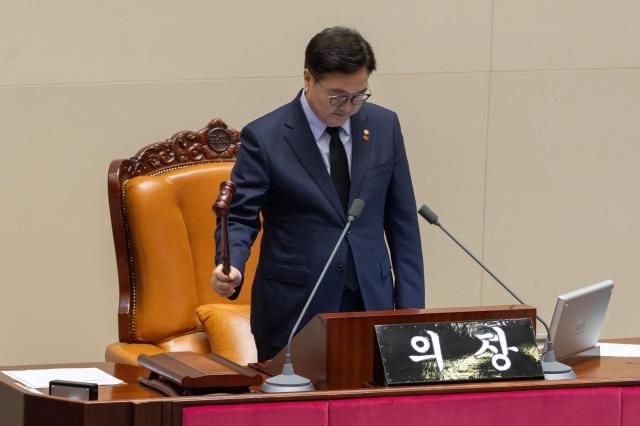 우원식 국회의장이 2일 오후 서울 여의도 국회에서 본회의를 개회하고 있다 20250402사진유대길 기자 dbeorlf123ajunewscom