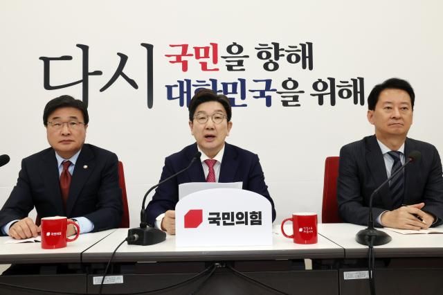 권성동 국민의힘 원내대표가 9일 서울 여의도 국회에서 21대 대선과 관련해 기자간담회를 하고 있다 사진연합뉴스