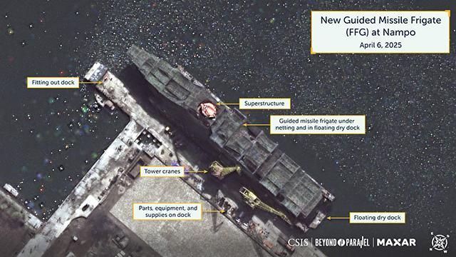 위성사진에 촬영된 유도탄호위함 사진전략국제문제연구소