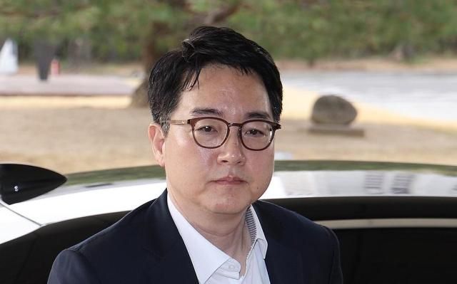 심우정 검찰총장이 4월 9일 서울 서초구 대검찰청으로 출근하고 있다 한편 고용노동부는 전날 심 총장 딸의 외교부 특혜채용 의혹과 관련한 신고를 접수하고 조사에 나섰다